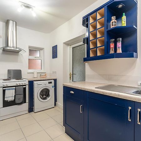 J'S Home Away From Home Fresh 2 Bedroom Garden Parking Кінгстон-апон-Галл Екстер'єр фото