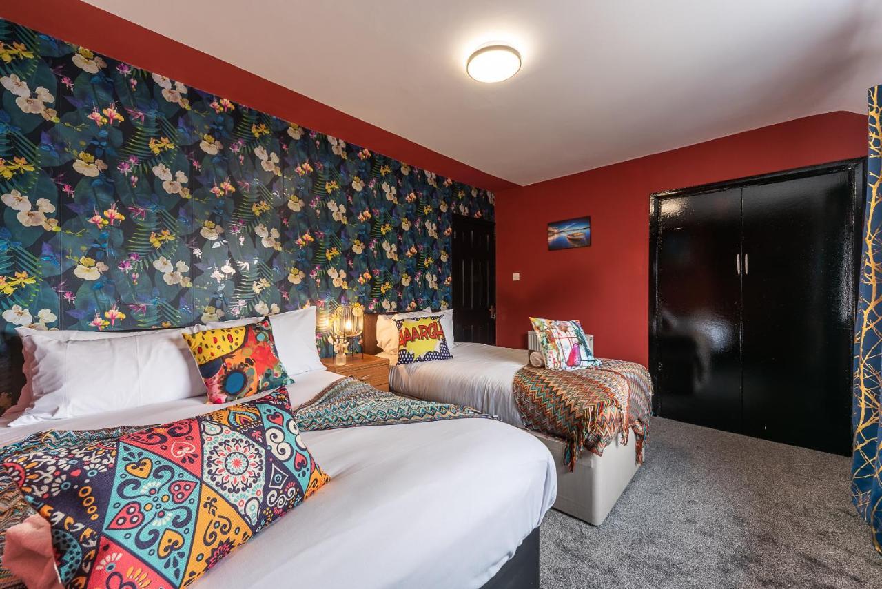 J'S Home Away From Home Fresh 2 Bedroom Garden Parking Кінгстон-апон-Галл Екстер'єр фото