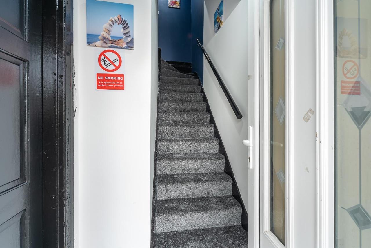 J'S Home Away From Home Fresh 2 Bedroom Garden Parking Кінгстон-апон-Галл Екстер'єр фото